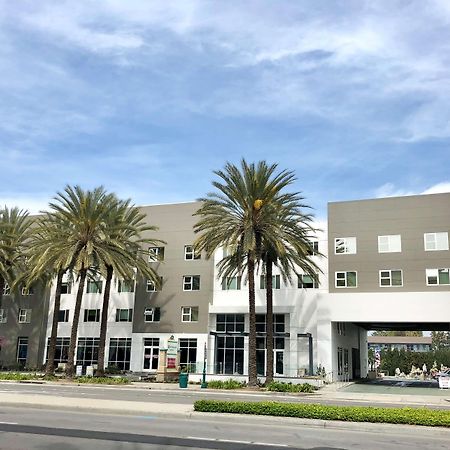 Wyndham Anaheim Hotel Bagian luar foto