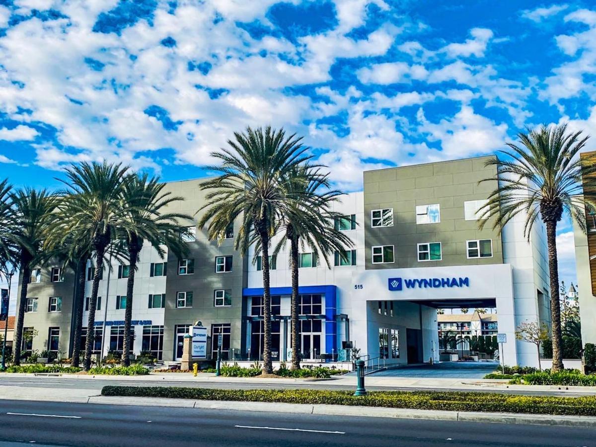 Wyndham Anaheim Hotel Bagian luar foto