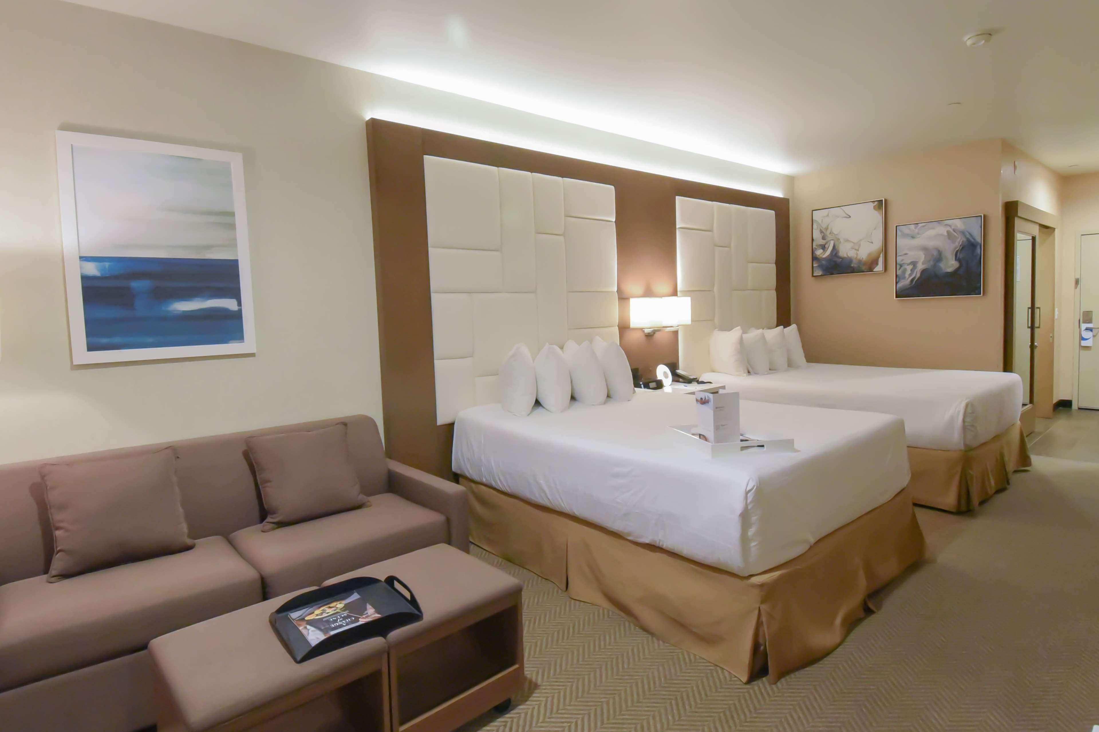Wyndham Anaheim Hotel Bagian luar foto
