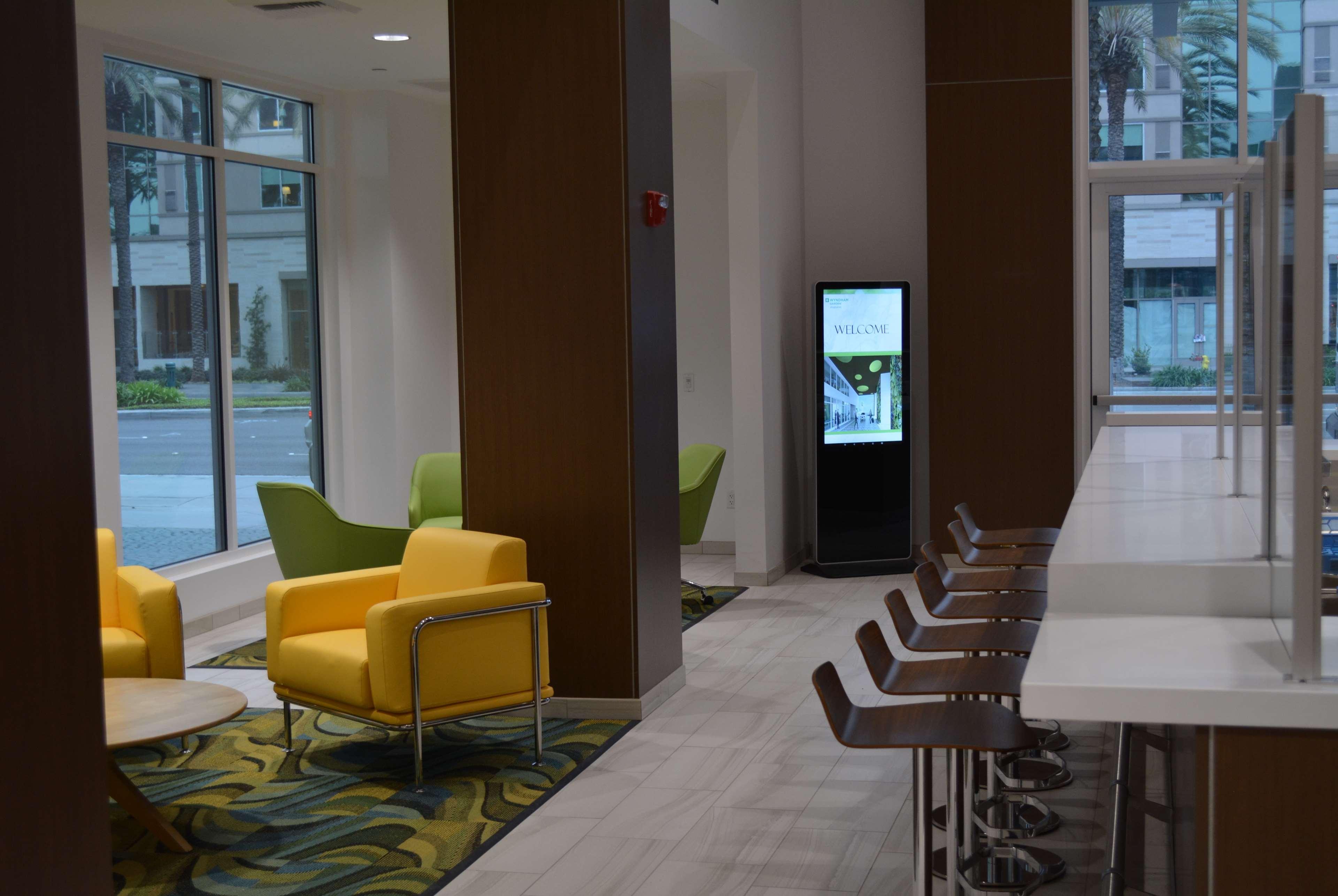 Wyndham Anaheim Hotel Bagian luar foto