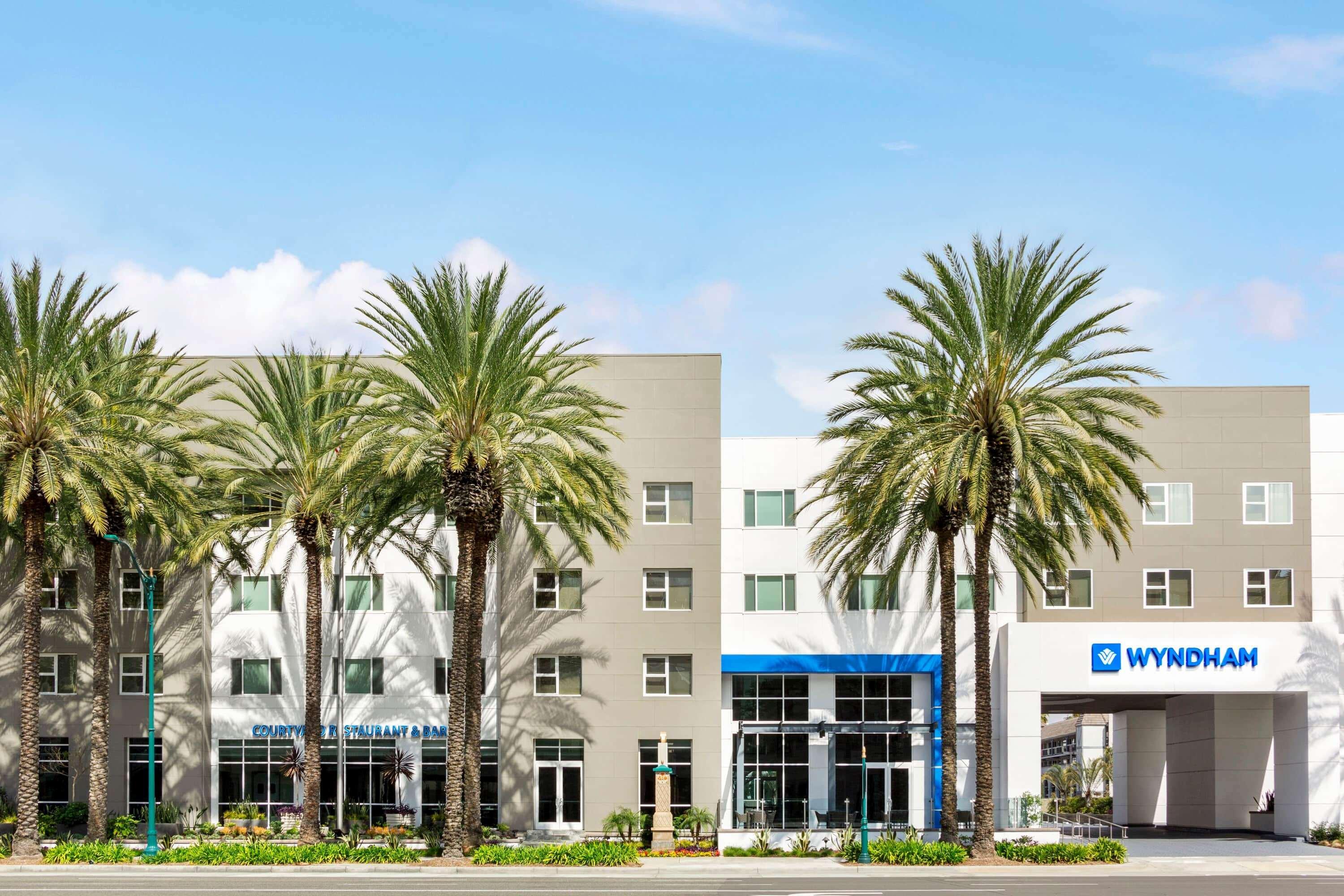 Wyndham Anaheim Hotel Bagian luar foto
