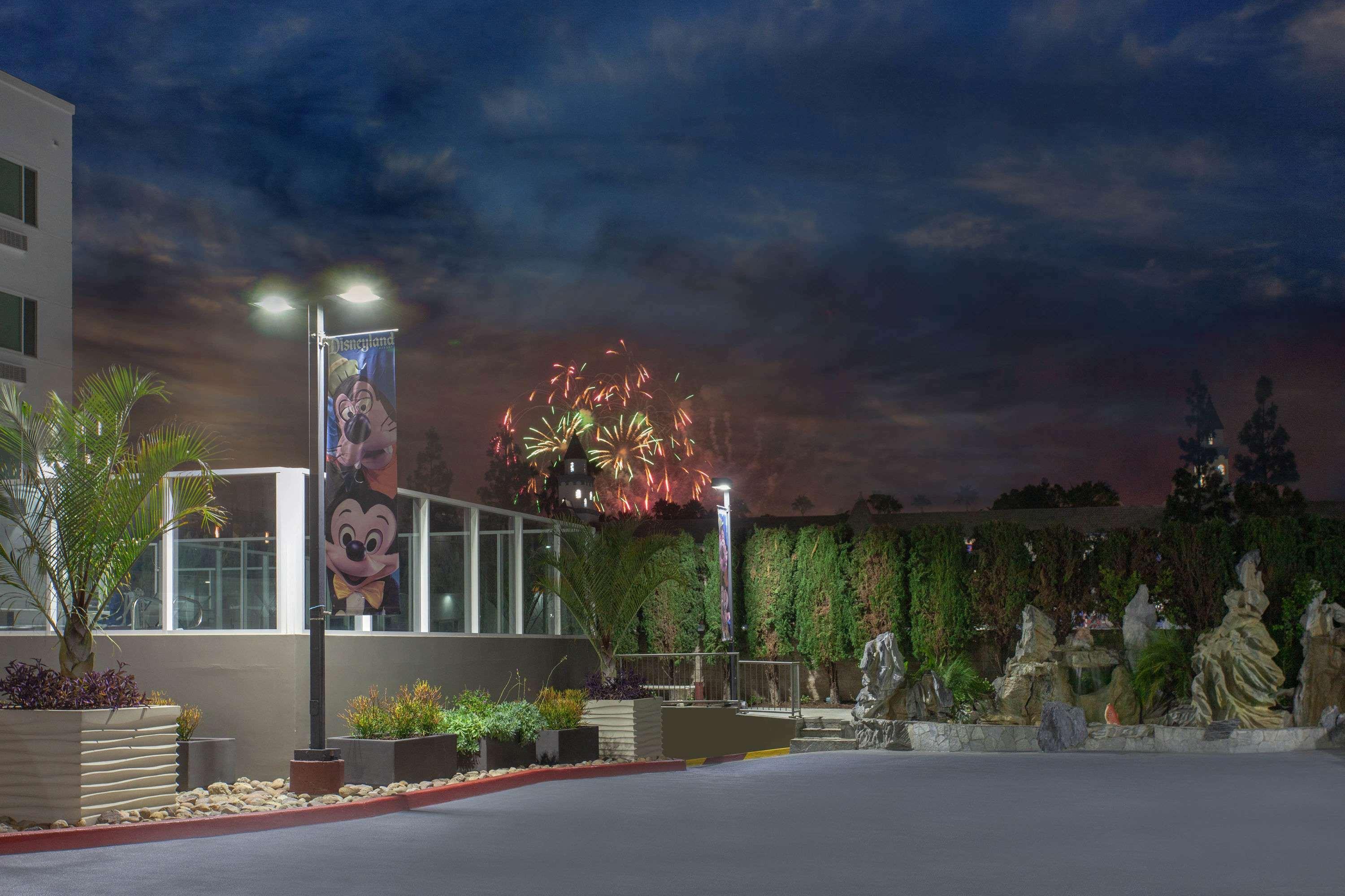 Wyndham Anaheim Hotel Bagian luar foto