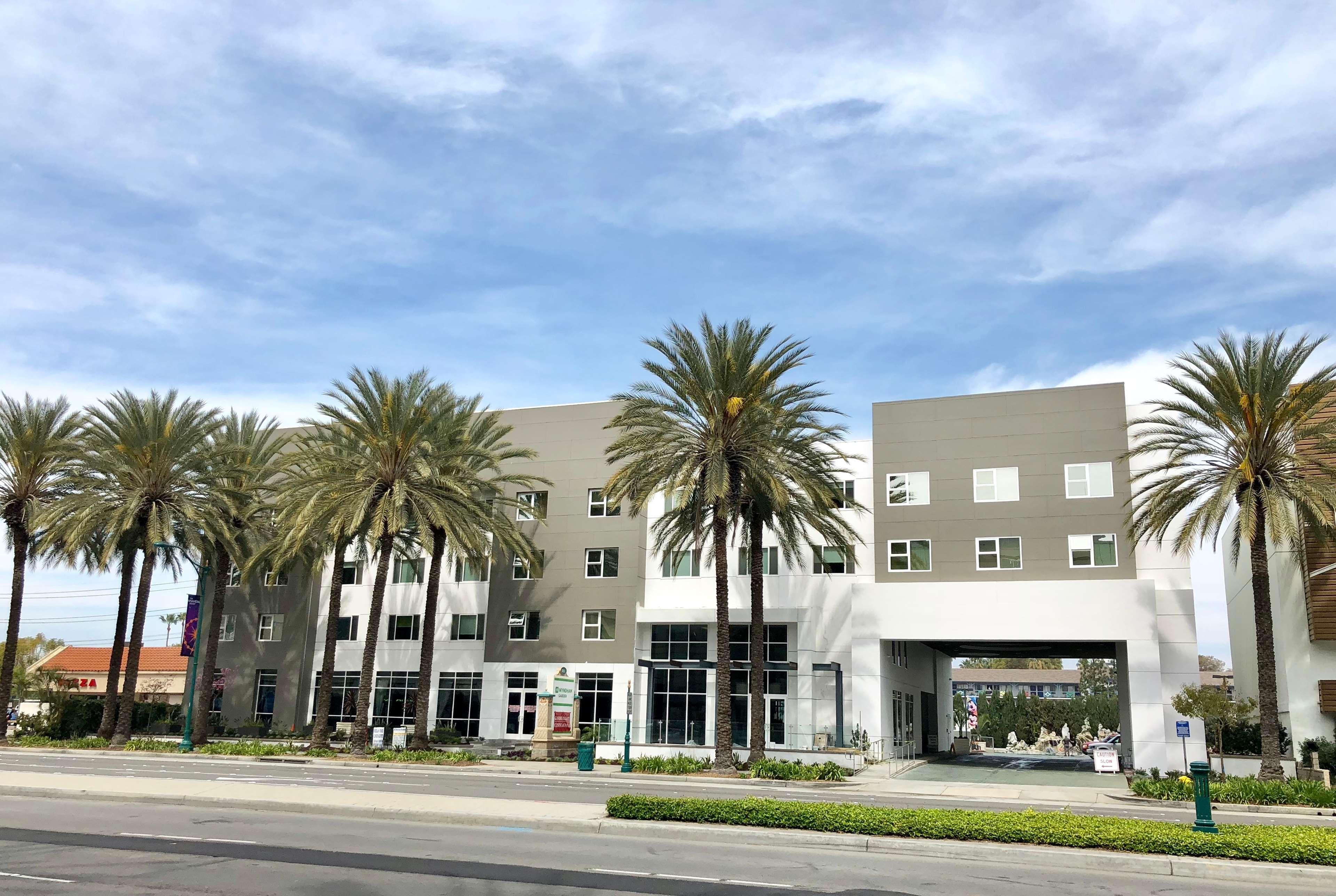 Wyndham Anaheim Hotel Bagian luar foto