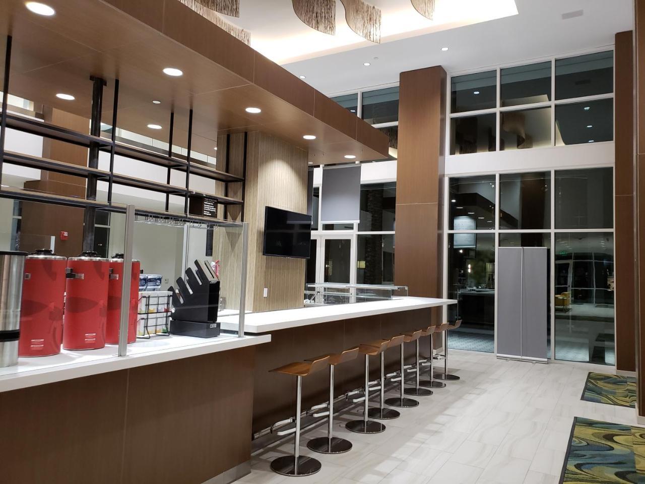 Wyndham Anaheim Hotel Bagian luar foto