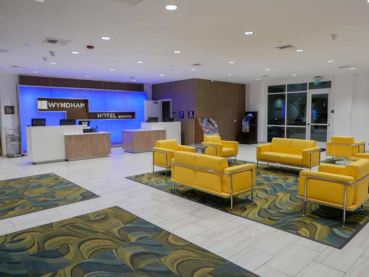 Wyndham Anaheim Hotel Bagian luar foto
