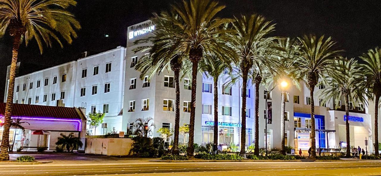 Wyndham Anaheim Hotel Bagian luar foto