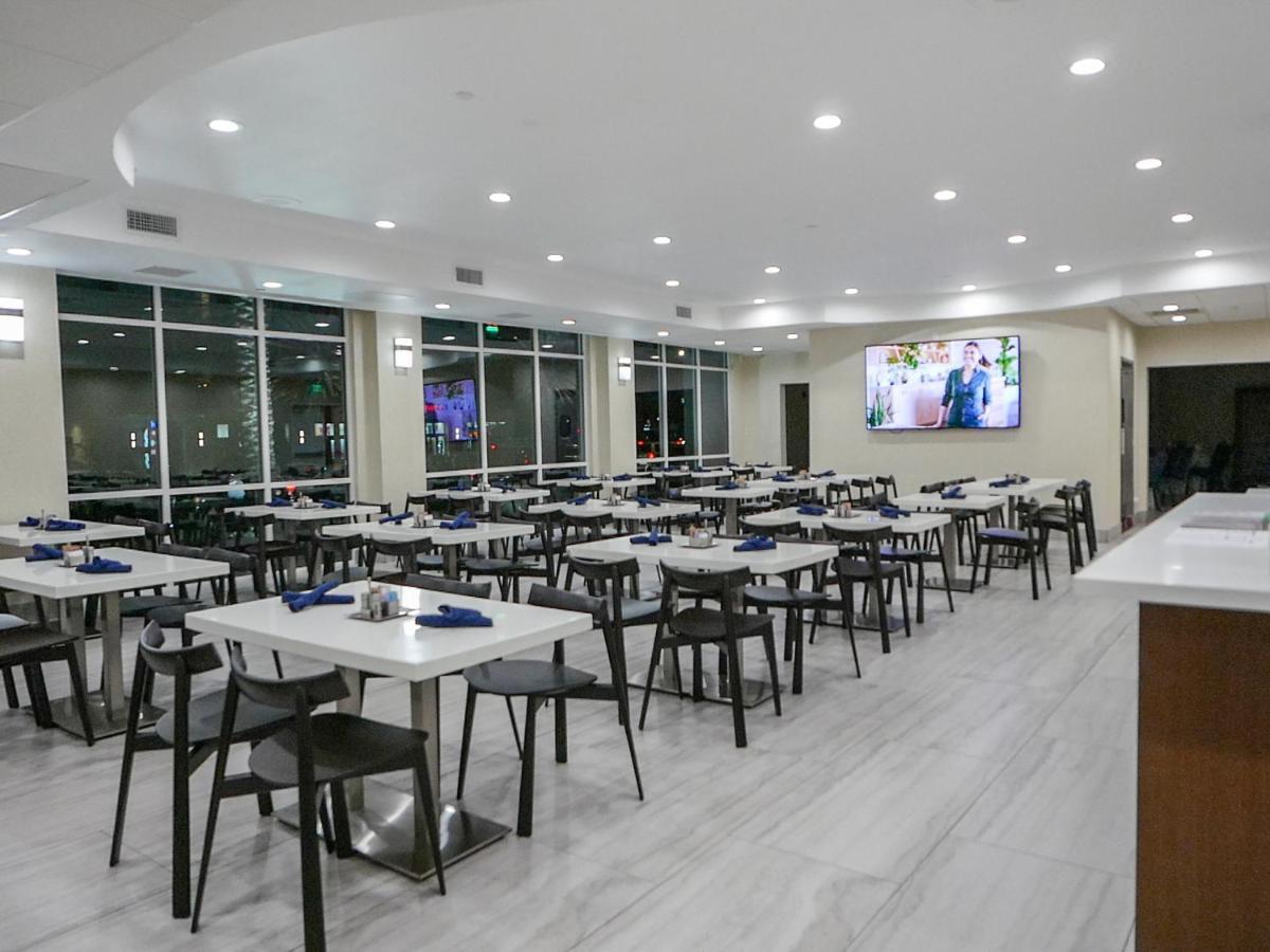 Wyndham Anaheim Hotel Bagian luar foto